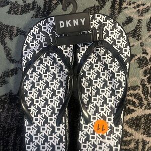 Dkny logo flip flops sz 11
